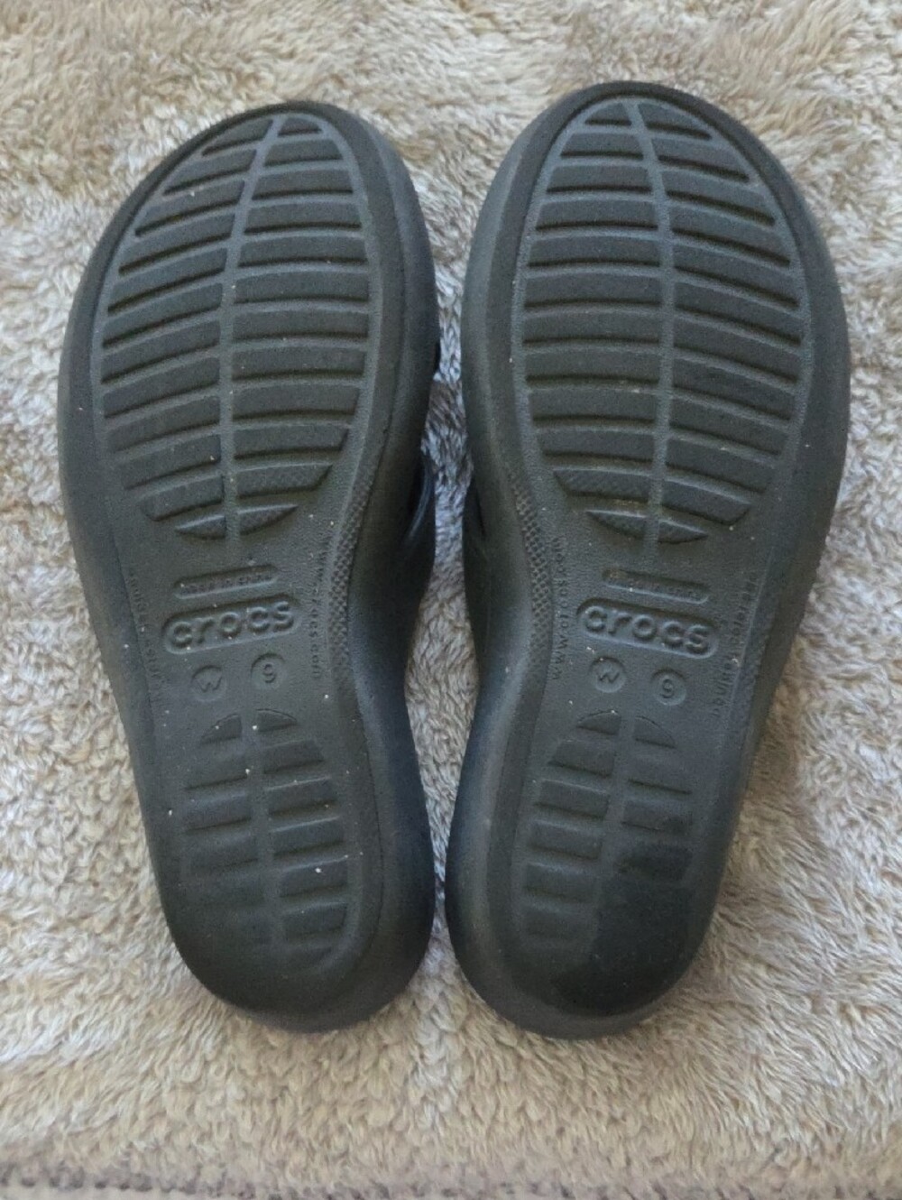 CROCS Women's Black Strappy Slip-On Sandals - Picture 5 of 6